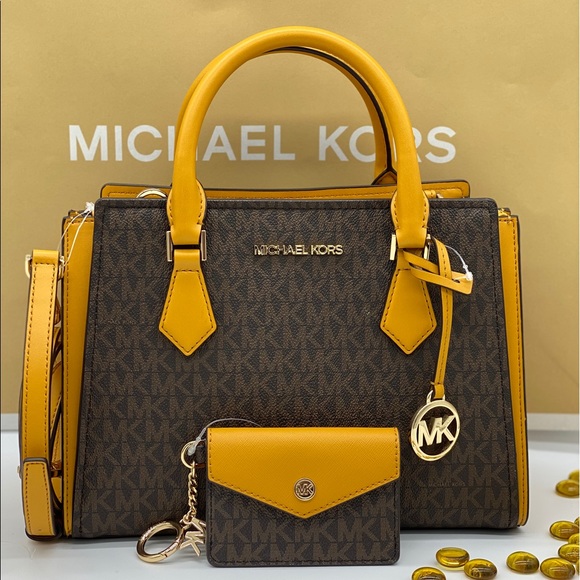 Michael Kors Hope MD Messenger & Kala Card Case - Picture 2 of 16